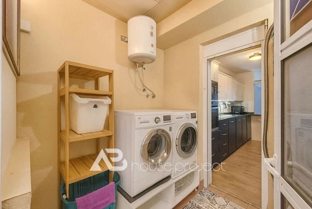 2 soverom Leilighet til salgs i Casco Urbano, Adeje med svømmebasseng garasje - € 380 000 (Ref: 9379987)