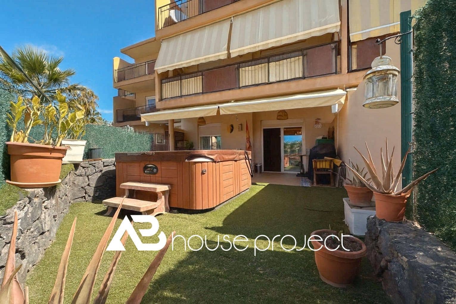 2 soverom Leilighet til salgs i Adeje med svømmebasseng garasje - € 380 000 (Ref: 9379987)