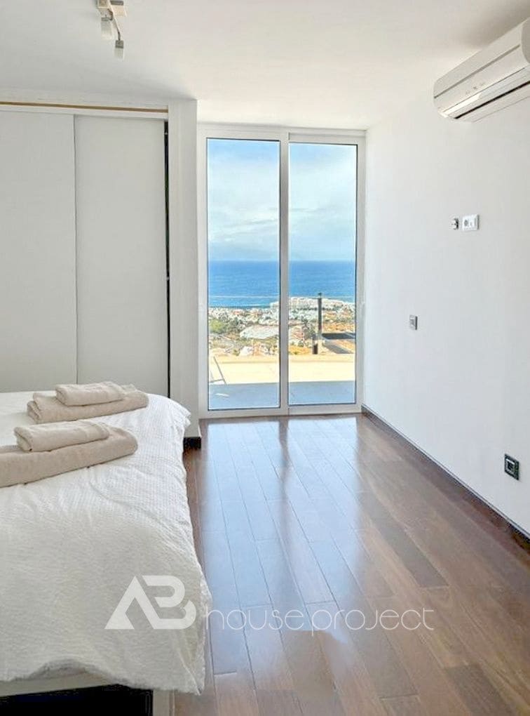 3 quarto Moradia para venda em Adeje com piscina garagem - 999 000 € (Ref: 9417886)