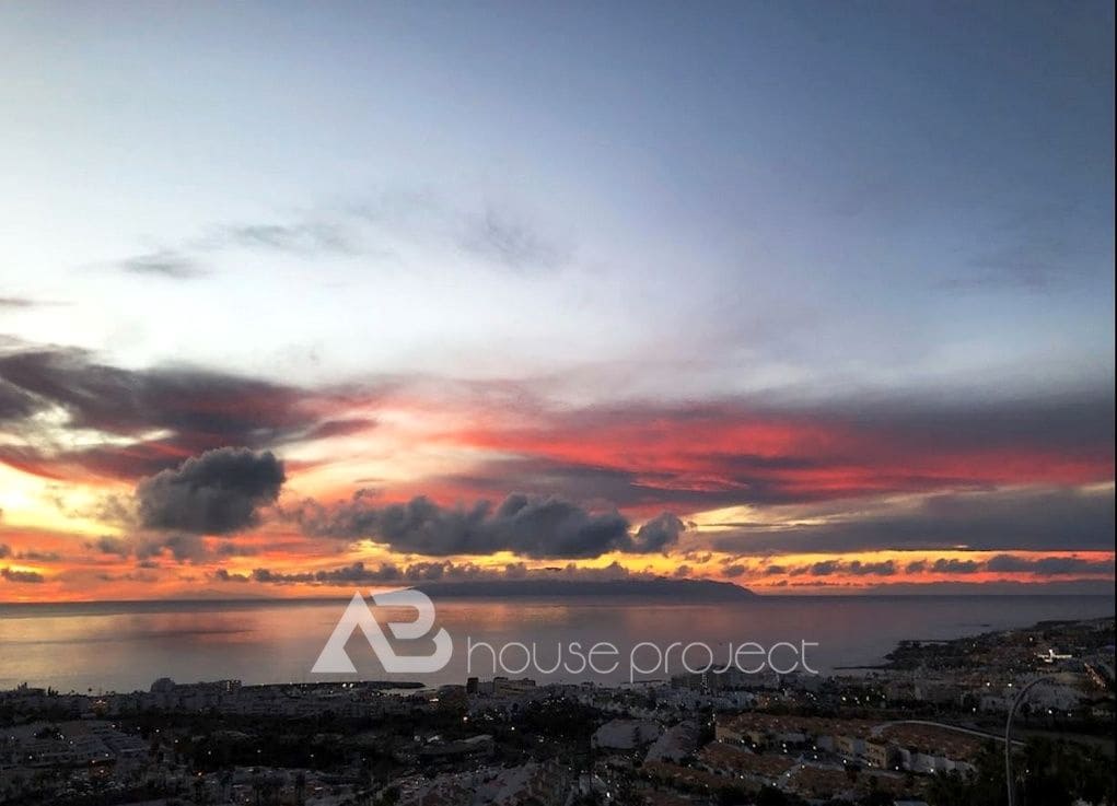 3 quarto Moradia para venda em Adeje com piscina garagem - 999 000 € (Ref: 9417886)