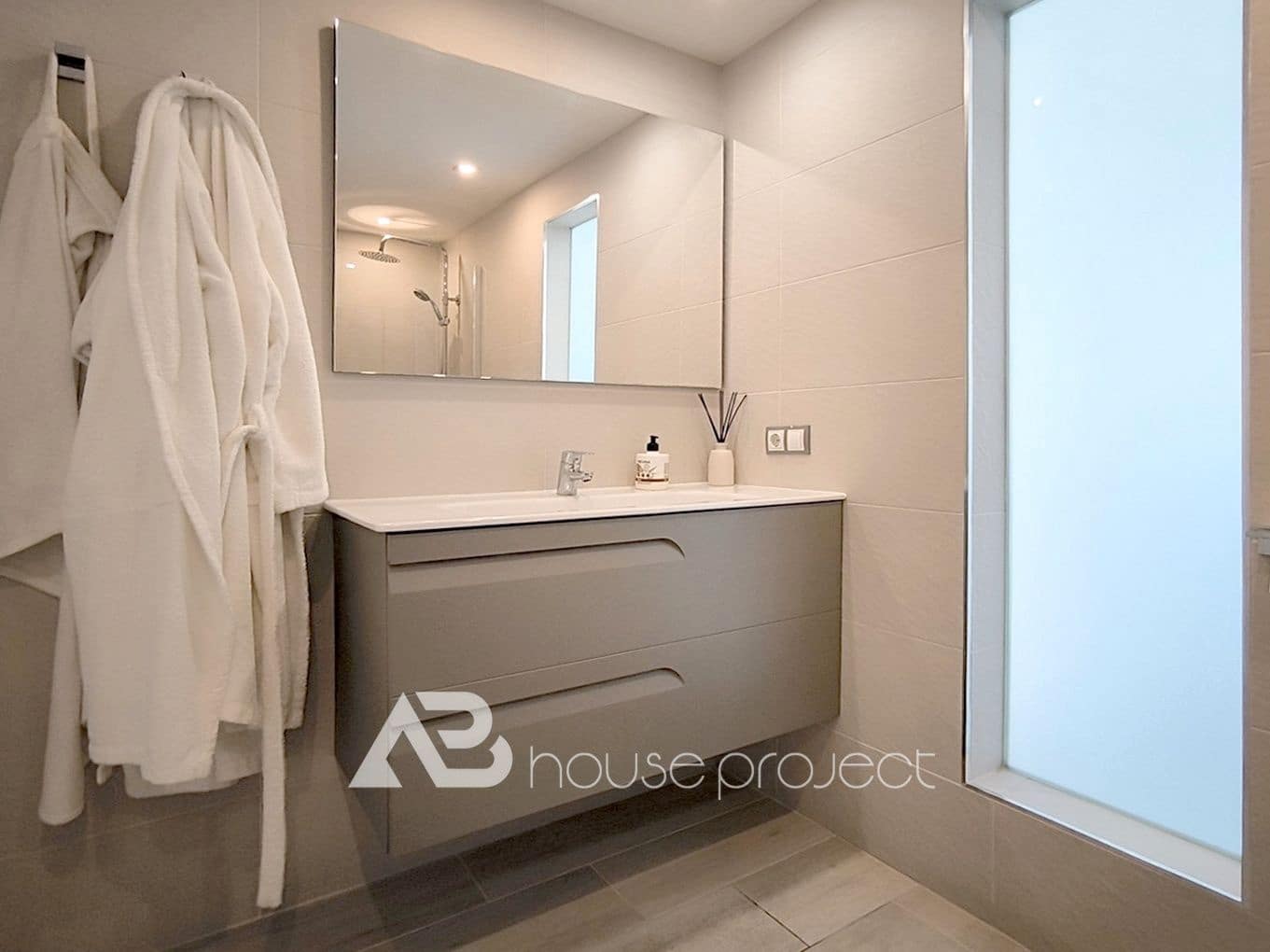 3 sypialnia Mieszkanie na sprzedaż w Adeje z basenem garażem - 640 000 € (Ref: 9419357)