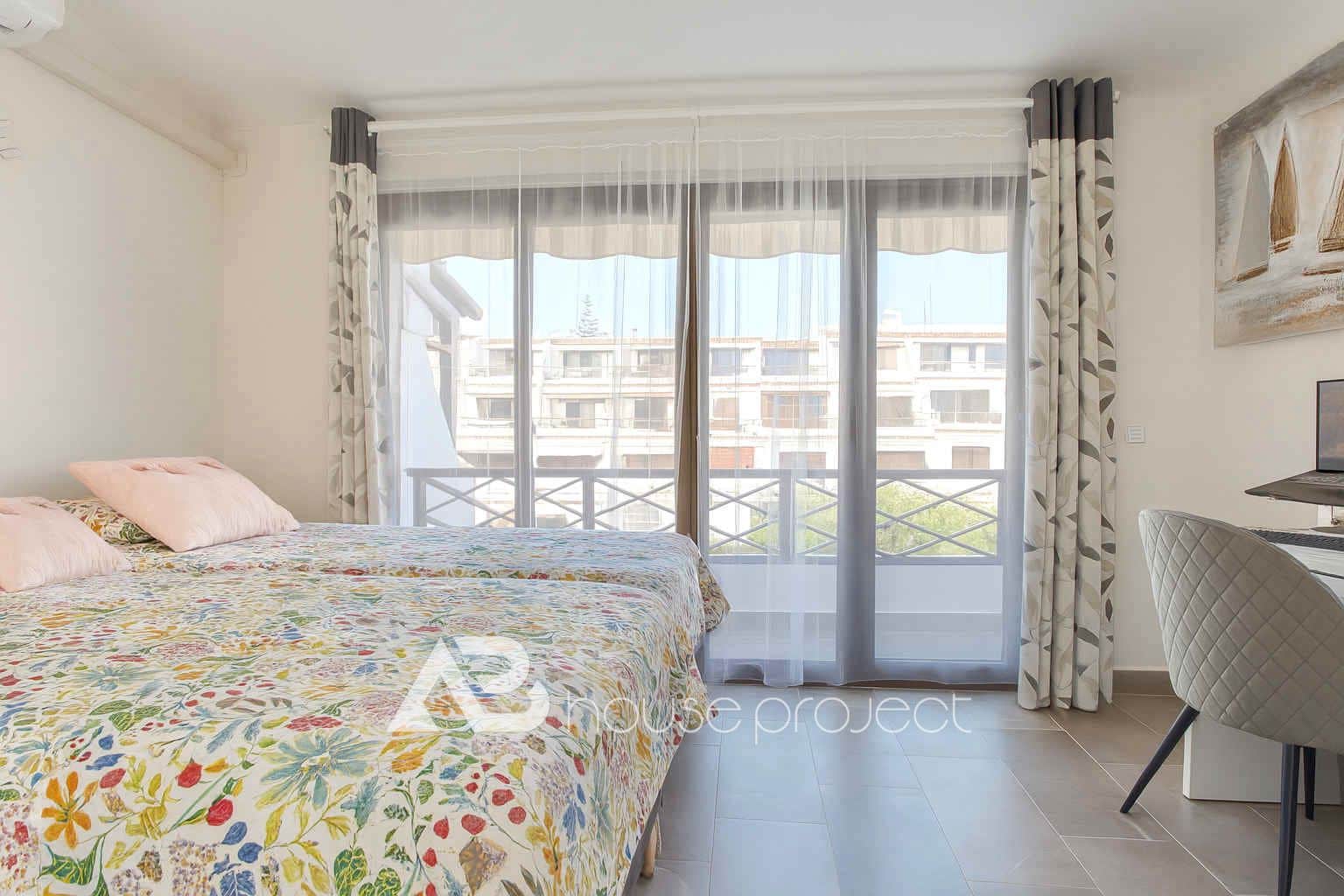 2 Zimmer Penthouse zu verkaufen in Arona mit Garage - 325.000 € (Ref: 9447061)