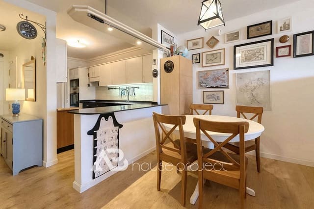 2 soverom Leilighet til salgs i Casco Urbano, Adeje med svømmebasseng garasje - € 380 000 (Ref: 9447062)