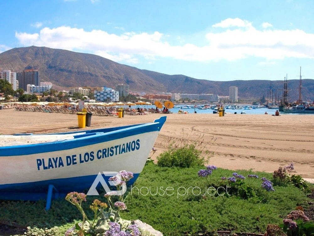 2 bedroom Flat for sale in Arona - € 399,000 (Ref: 9447068)