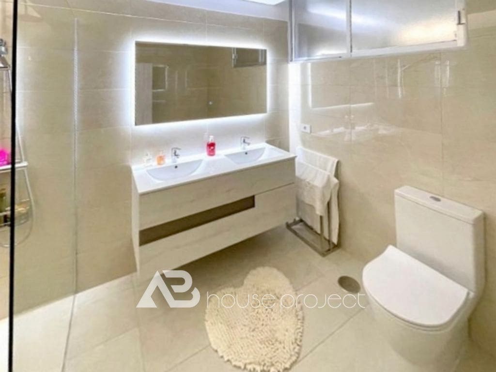 3 makuuhuone Kattohuoneisto myytävänä paikassa Adeje mukana uima-altaan - 1 200 000 € (Ref: 9470996)