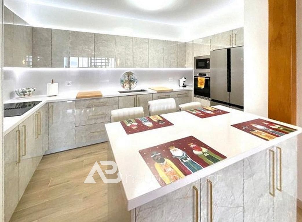 3 makuuhuone Kattohuoneisto myytävänä paikassa Adeje mukana uima-altaan - 1 200 000 € (Ref: 9470996)