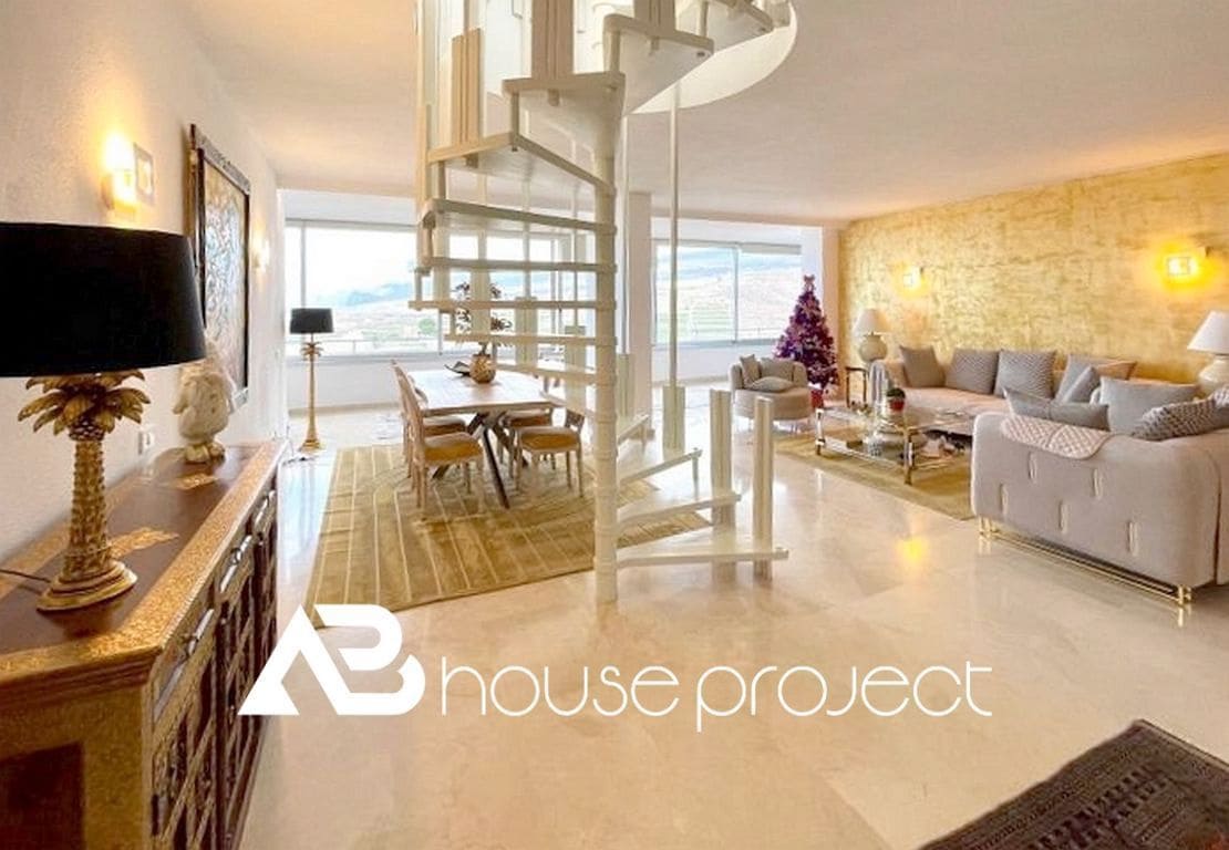 3 makuuhuone Kattohuoneisto myytävänä paikassa Adeje mukana uima-altaan - 1 200 000 € (Ref: 9470996)