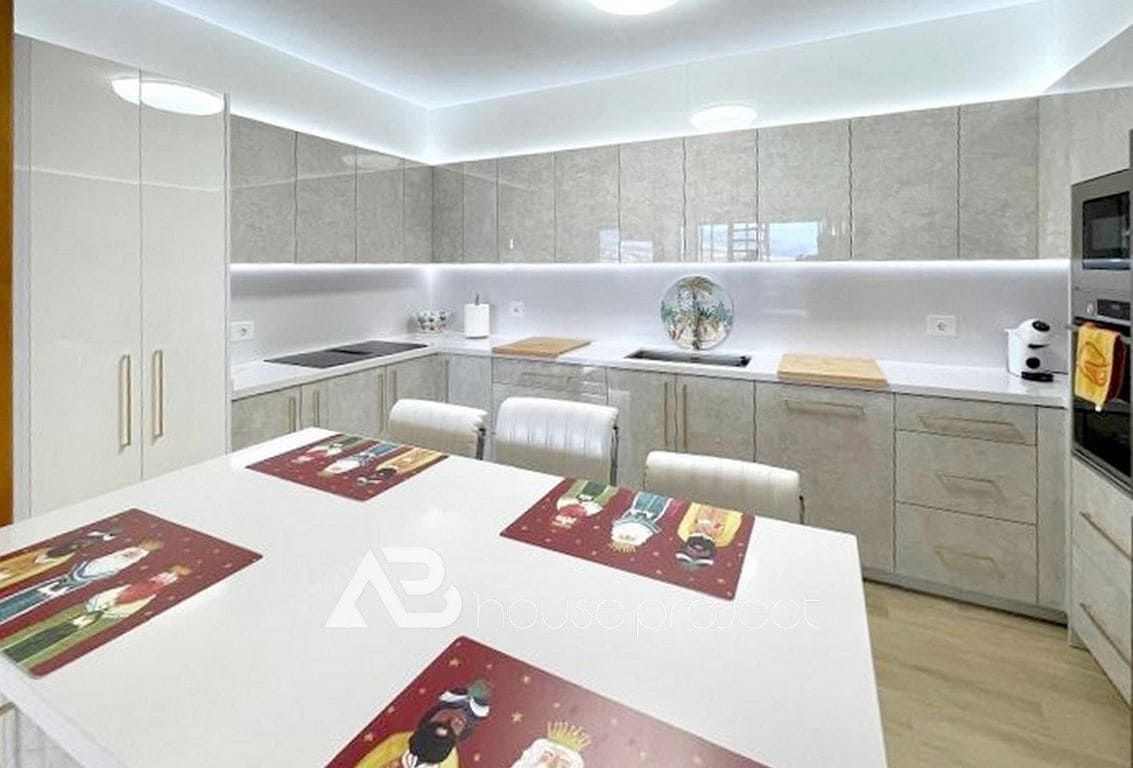 3 makuuhuone Kattohuoneisto myytävänä paikassa Adeje mukana uima-altaan - 1 200 000 € (Ref: 9470996)