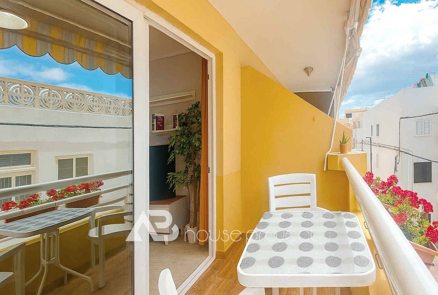 1 bedroom Flat for sale in Arona - € 299,000 (Ref: 9500182)