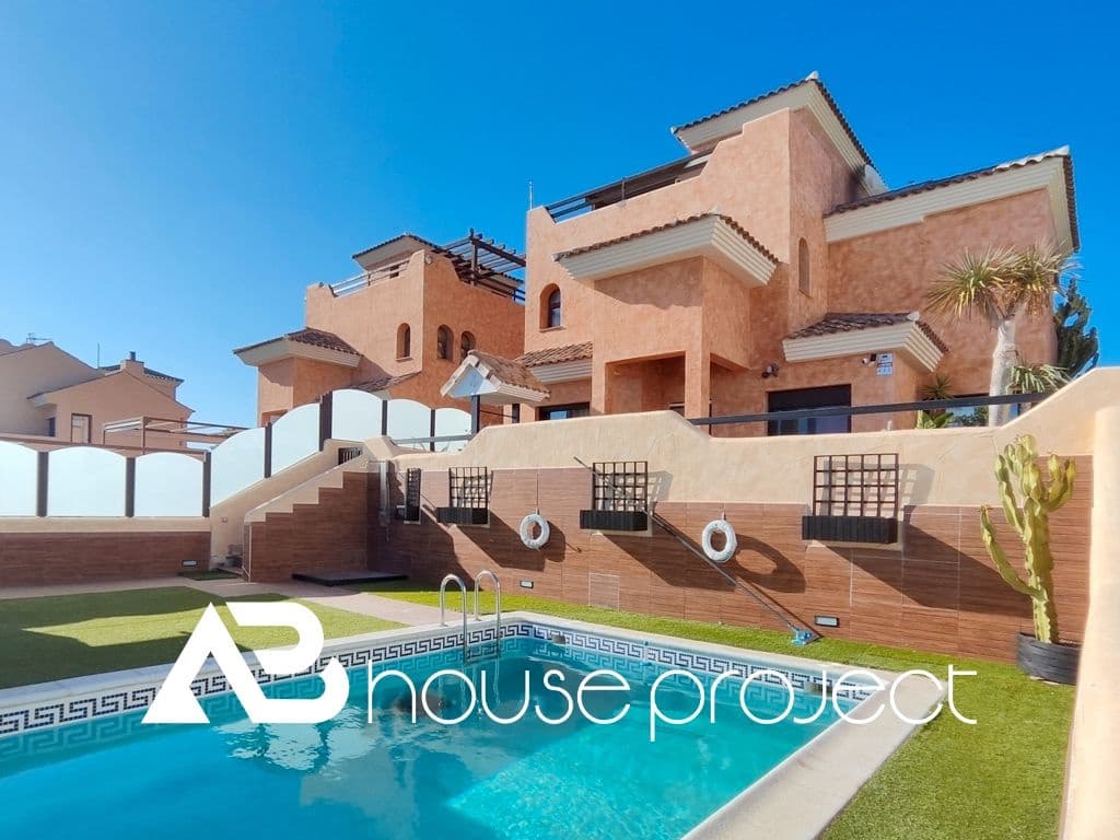 4 bedroom Villa for sale in San Miguel de Abona with pool garage - € 892,000 (Ref: 9500191)