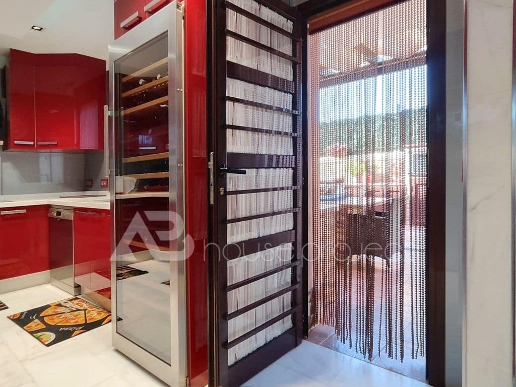 4 bedroom Villa for sale in San Miguel de Abona with pool garage - € 892,000 (Ref: 9500191)