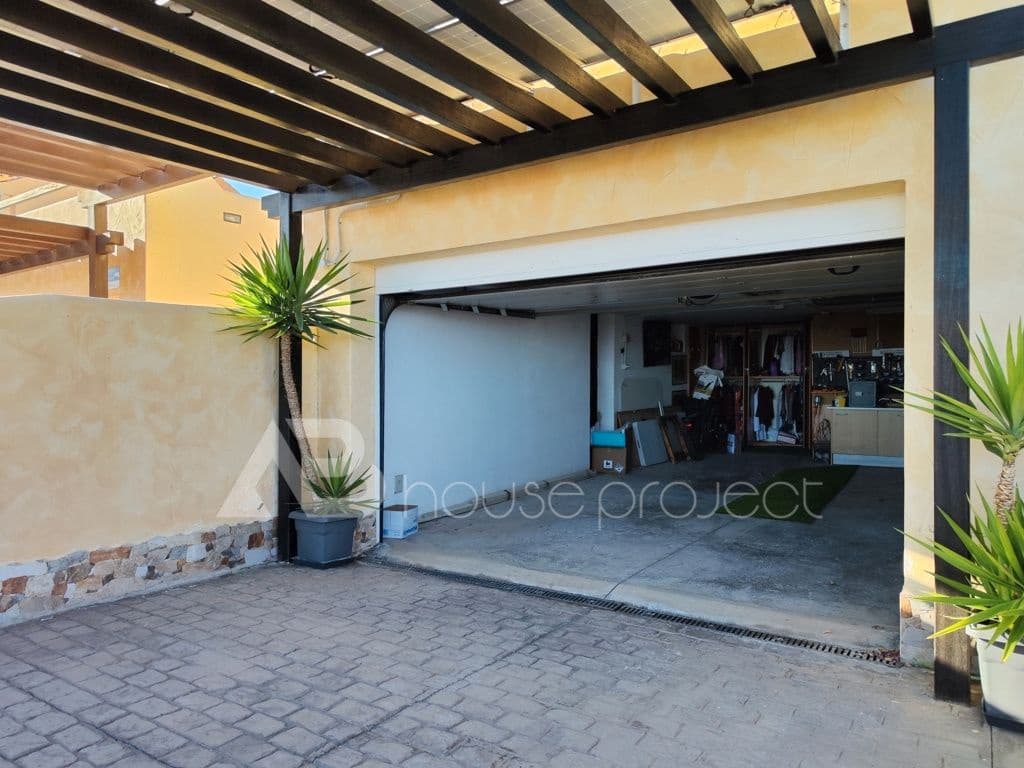 4 bedroom Villa for sale in San Miguel de Abona with pool garage - € 892,000 (Ref: 9500191)