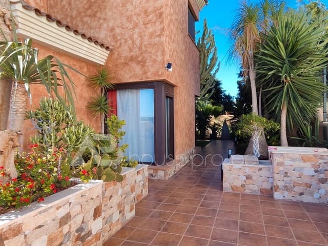 4 sypialnia Willa na sprzedaż w San Miguel de Abona z basenem garażem - 892 000 € (Ref: 9500191)