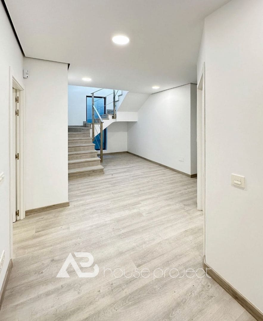 4 bedroom Villa for sale in Adeje with pool garage - € 1,800,000 (Ref: 9500502)