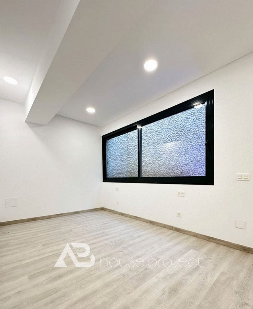 4 bedroom Villa for sale in Adeje with pool garage - € 1,800,000 (Ref: 9500502)