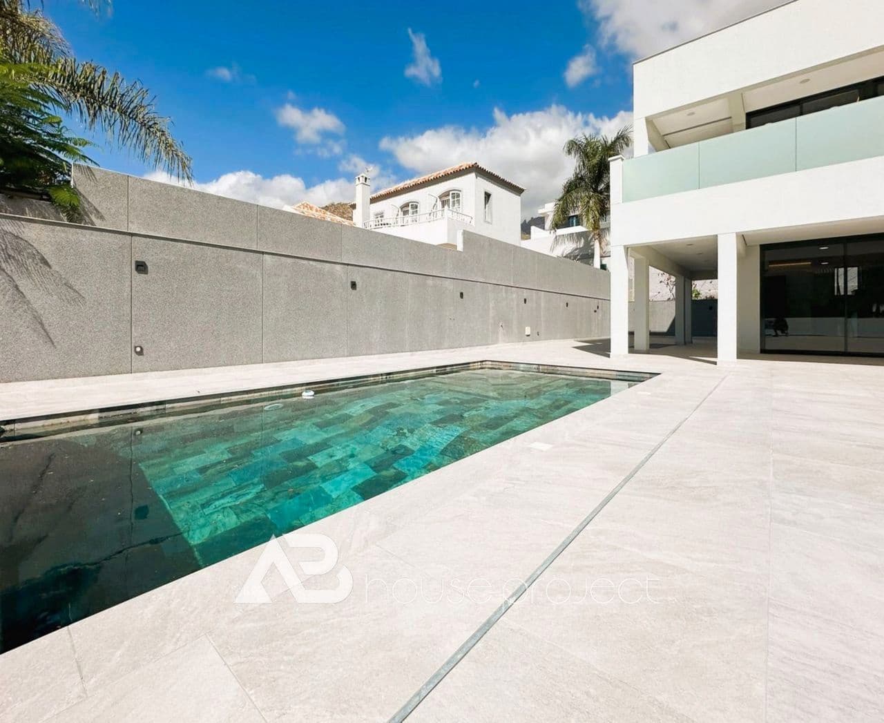 4 bedroom Villa for sale in Adeje with pool garage - € 1,800,000 (Ref: 9500502)