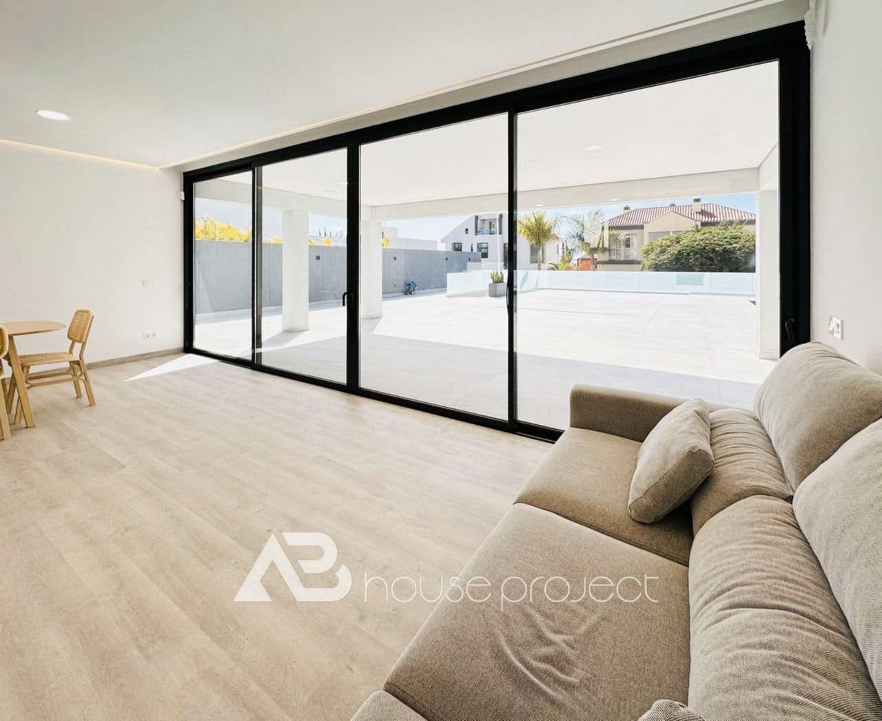 4 bedroom Villa for sale in Adeje with pool garage - € 1,800,000 (Ref: 9500502)