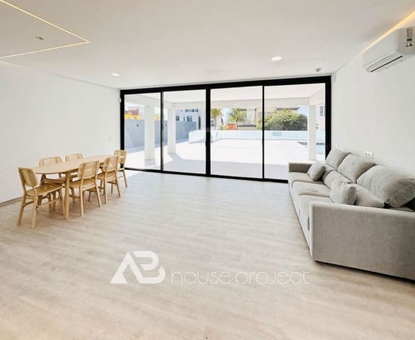 4 makuuhuone Huvila myytävänä paikassa Playa de Fañabé Alto, Adeje mukana uima-altaan 
autotalli - 1 800 000 € (Ref: 9500502)