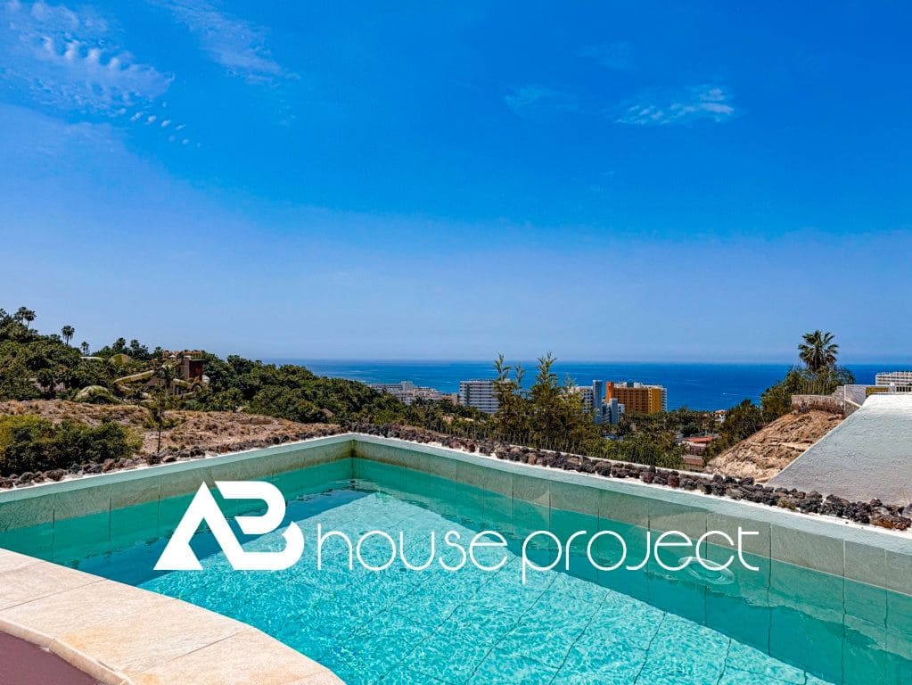 3 bedroom Villa for sale in Adeje with pool garage - € 885,000 (Ref: 9500504)