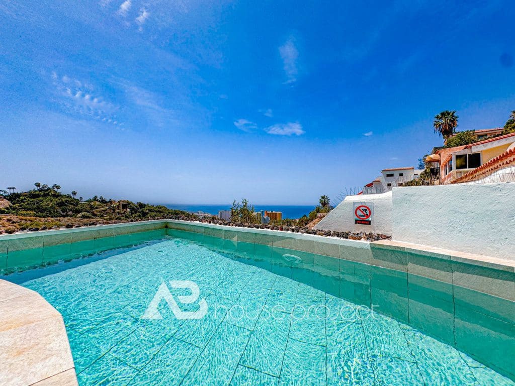 3 bedroom Villa for sale in Adeje with pool garage - € 885,000 (Ref: 9500504)