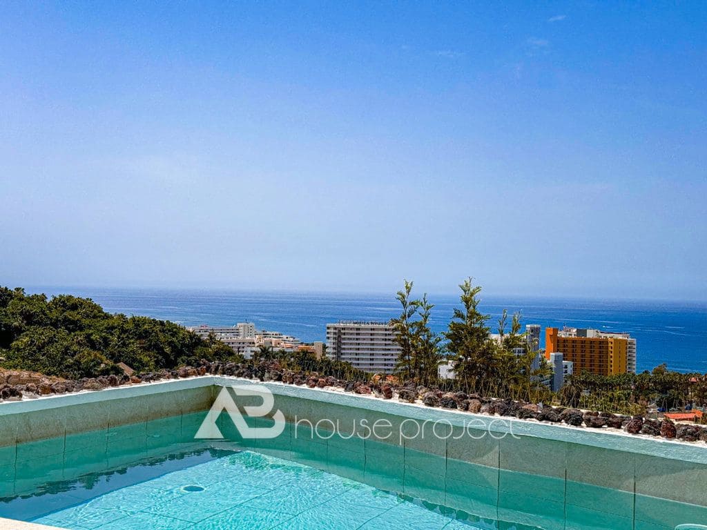 3 bedroom Villa for sale in Adeje with pool garage - € 885,000 (Ref: 9500504)