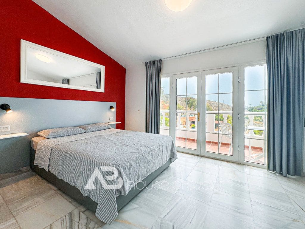 3 bedroom Villa for sale in Adeje with pool garage - € 885,000 (Ref: 9500504)