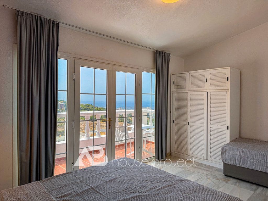 3 bedroom Villa for sale in Adeje with pool garage - € 885,000 (Ref: 9500504)