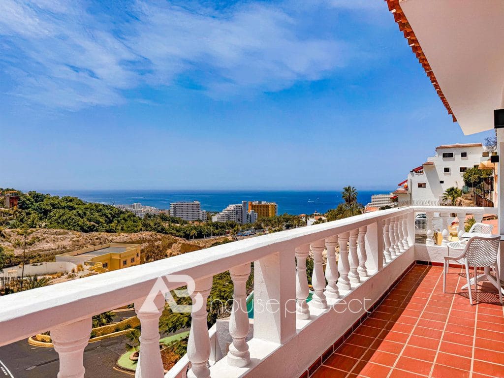 3 bedroom Villa for sale in Adeje with pool garage - € 885,000 (Ref: 9500504)