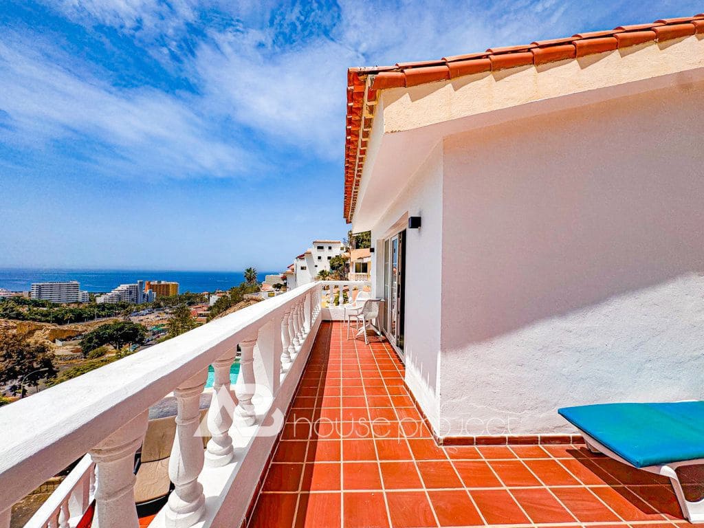 3 bedroom Villa for sale in Adeje with pool garage - € 885,000 (Ref: 9500504)