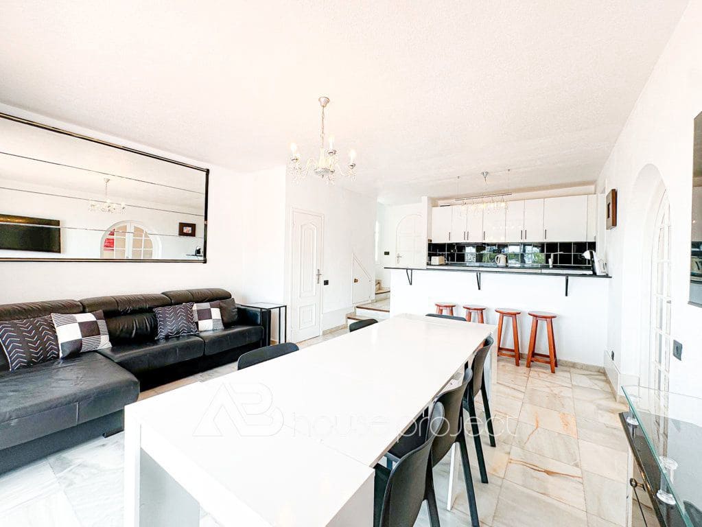 3 bedroom Villa for sale in Adeje with pool garage - € 885,000 (Ref: 9500504)