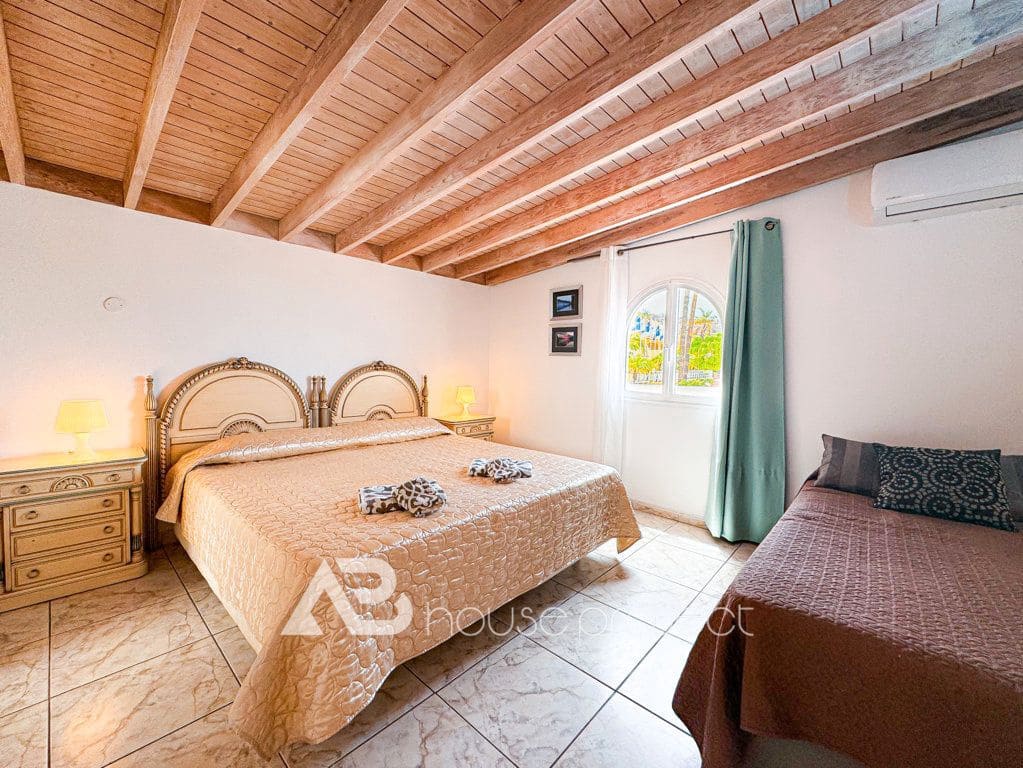 3 bedroom Villa for sale in Adeje with pool garage - € 885,000 (Ref: 9500504)