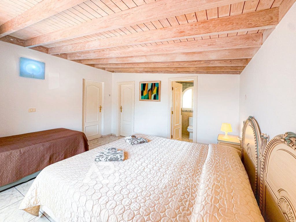 3 bedroom Villa for sale in Adeje with pool garage - € 885,000 (Ref: 9500504)