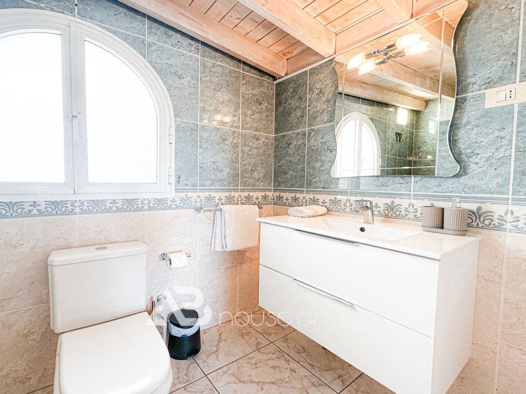 3 bedroom Villa for sale in Adeje with pool garage - € 885,000 (Ref: 9500504)