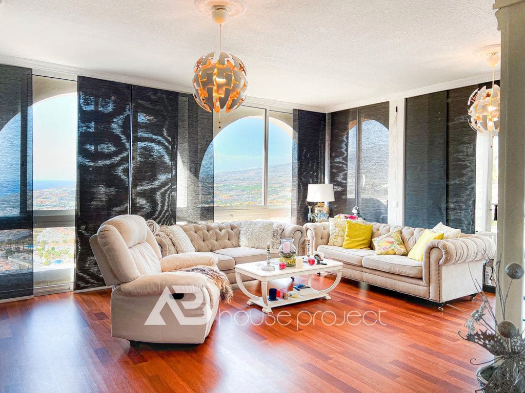 5 makuuhuone Paritalo myytävänä paikassa Adeje mukana 
autotalli - 625 000 € (Ref: 9500505)