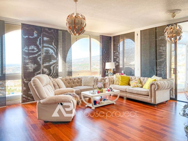 5 makuuhuone Paritalo myytävänä paikassa San Eugenio Alto, Adeje mukana 
autotalli - 625 000 € (Ref: 9500505)