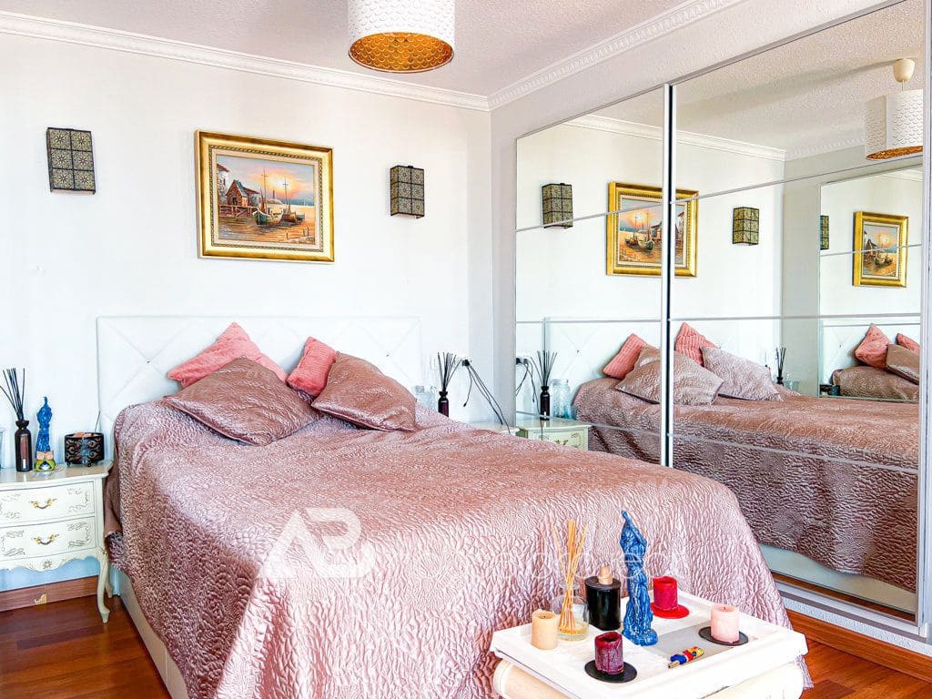 5 makuuhuone Paritalo myytävänä paikassa Adeje mukana 
autotalli - 625 000 € (Ref: 9500505)