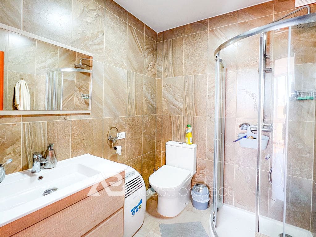 5 makuuhuone Paritalo myytävänä paikassa Adeje mukana 
autotalli - 625 000 € (Ref: 9500505)