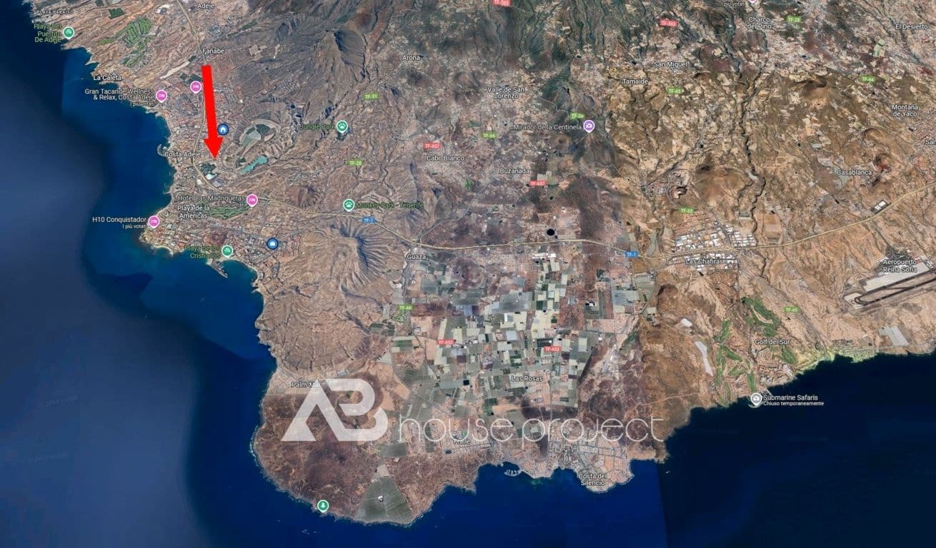 5 makuuhuone Paritalo myytävänä paikassa Adeje mukana 
autotalli - 625 000 € (Ref: 9500505)