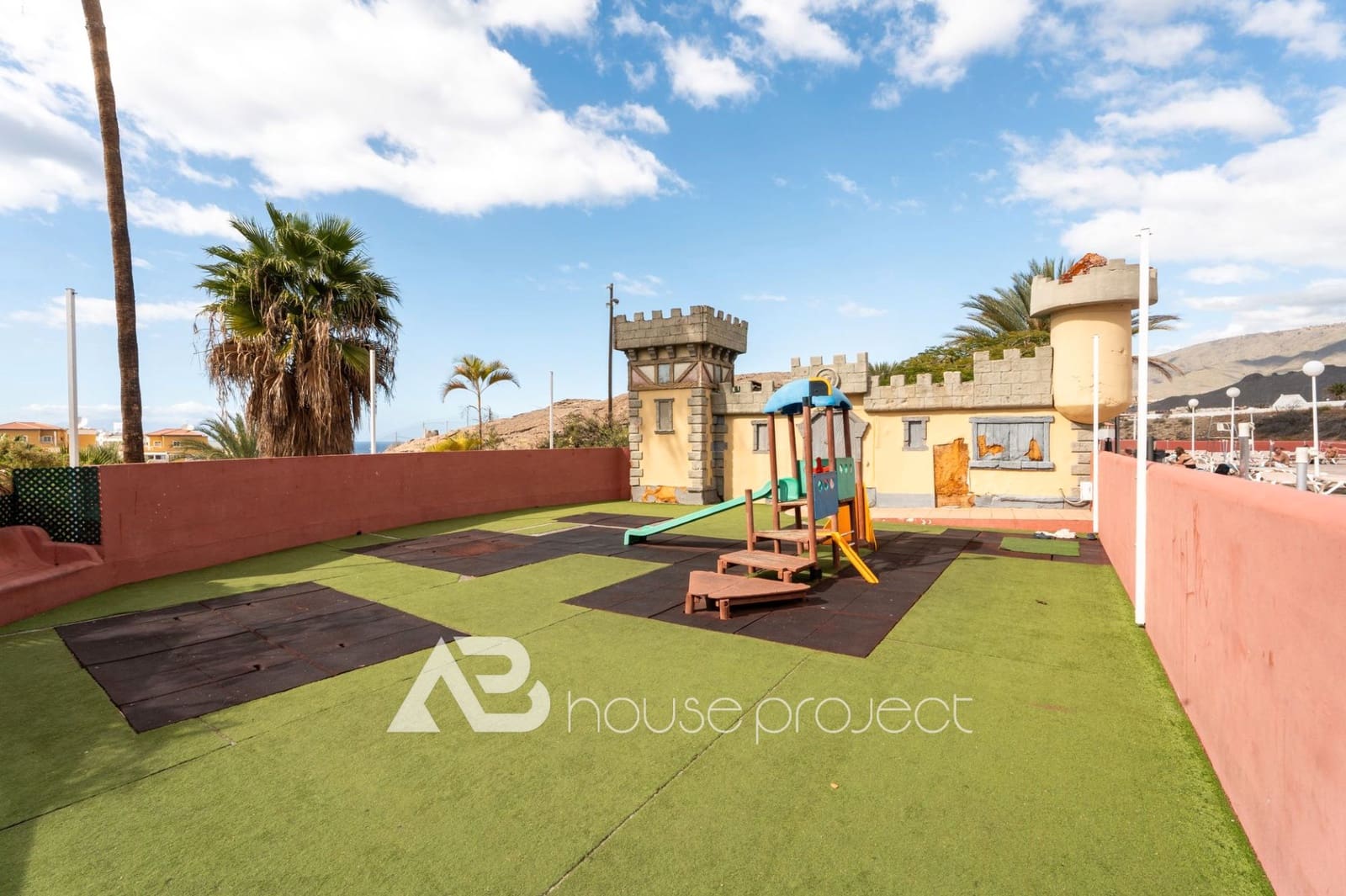 Piso de 1 habitación en Adeje en venta con piscina garaje - 265.000 € (Ref: 9510313)