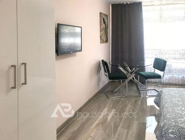 Yksiö myytävänä paikassa Playa de las Américas, Adeje mukana uima-altaan - 240 000 € (Ref: 9572265)