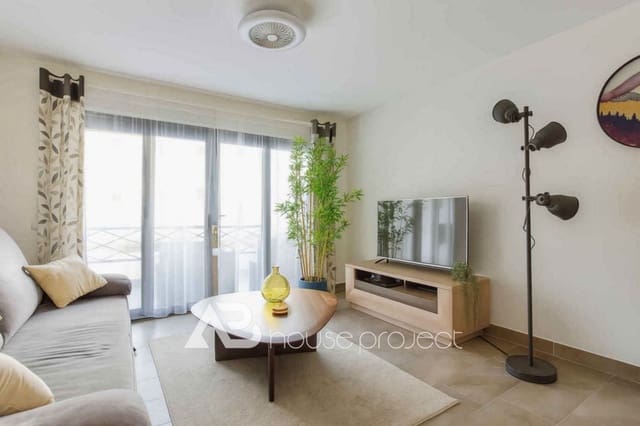 2 makuuhuone Kattohuoneisto myytävänä paikassa Costa del Silencio, Arona mukana 
autotalli - 325 000 € (Ref: 9675152)