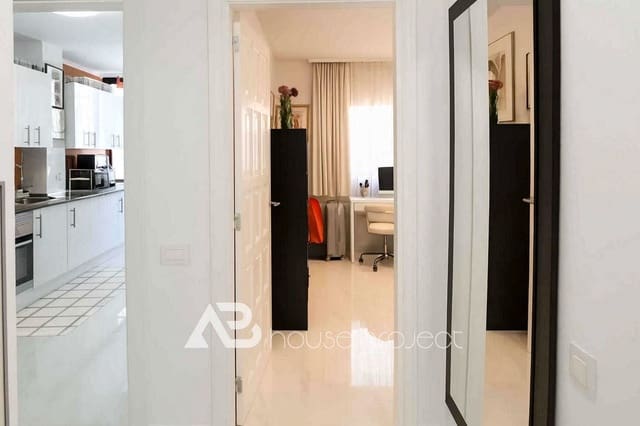 2 makuuhuone Asunto myytävänä paikassa Los Cristianos, Arona mukana uima-altaan - 490 000 € (Ref: 9688647)