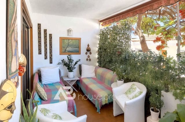 2 makuuhuone Asunto myytävänä paikassa Los Cristianos, Arona mukana uima-altaan - 490 000 € (Ref: 9688647)