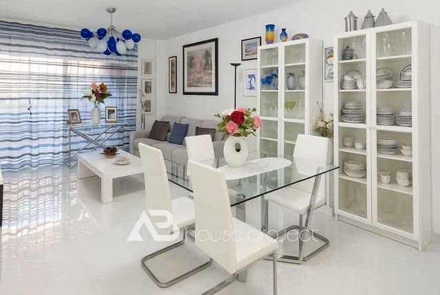 2 makuuhuone Asunto myytävänä paikassa Los Cristianos, Arona mukana uima-altaan - 490 000 € (Ref: 9688647)