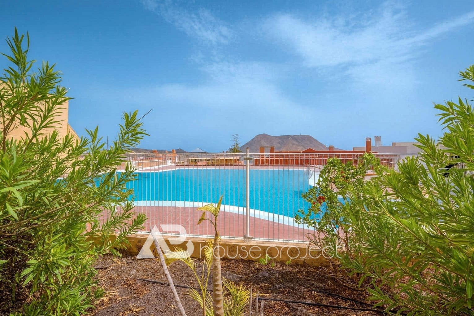 Piso de 2 habitaciones en Arona en venta con piscina garaje - 354.900 € (Ref: 9688648)