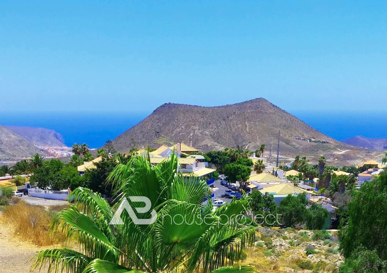 Piso de 2 habitaciones en Arona en venta con piscina garaje - 354.900 € (Ref: 9688648)