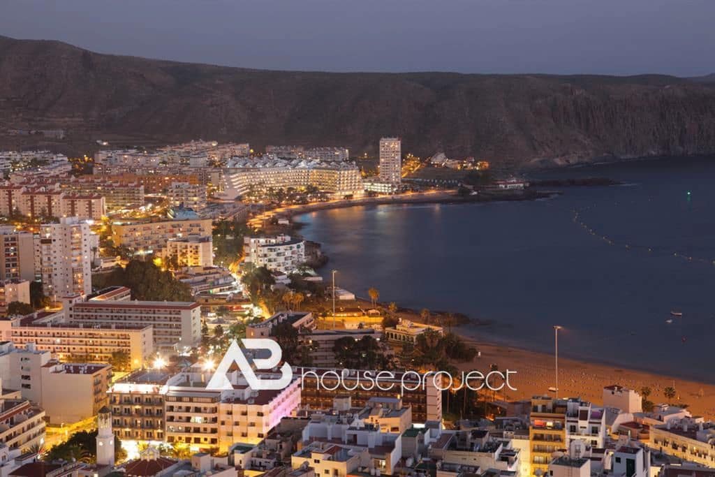 3 sypialnia Mieszkanie na sprzedaż w Arona z basenem garażem - 599 000 € (Ref: 9723895)