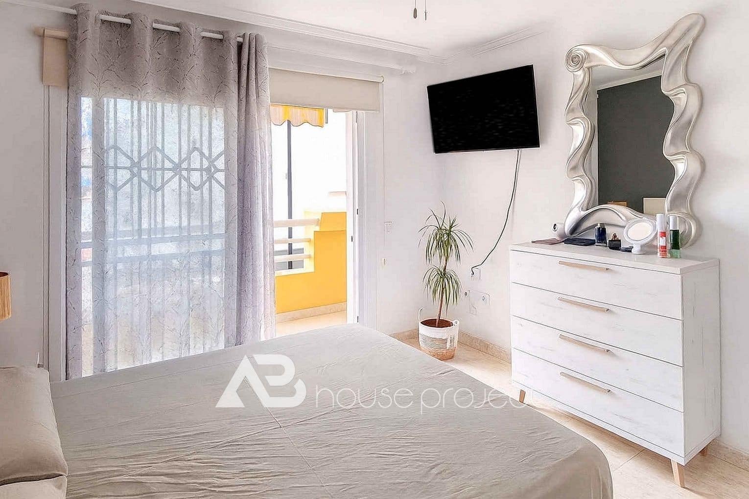 2 bedroom Flat for sale in Arona - € 385,000 (Ref: 9723896)