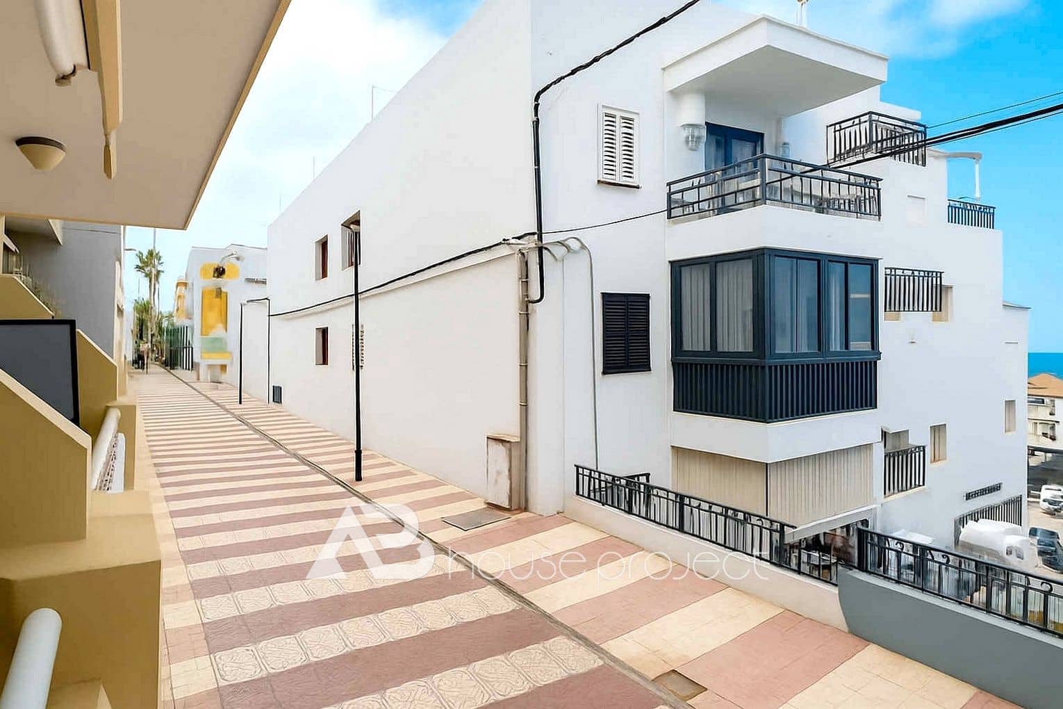 2 bedroom Flat for sale in Arona - € 385,000 (Ref: 9723896)