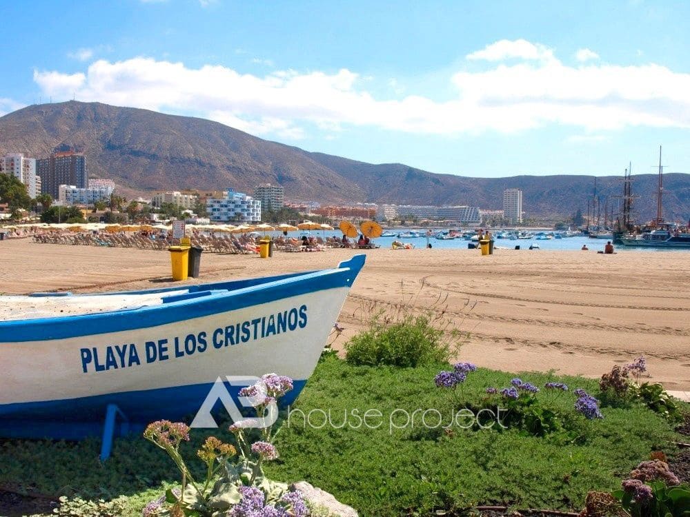 2 bedroom Flat for sale in Arona - € 385,000 (Ref: 9723896)